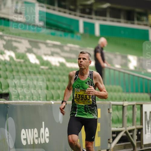 13.09.2026 - 21. swb-Marathon Bremen Michael Burmester http://msf.ph/oto/10427150 13.09.2026 10:17:53 Laufen im Stadion 10597, 12457, 12458, 13501, 13504, 13510, 13515, 13517, 13522, 13533, 13536, 13542, 13543, 13554, 13561, 13567, 13569, 13571, 13572, 13573, 13576, 13579, 13582, 13602, 13603, 13604, 13623, 13630, 13632, 13635, 13643, 13525 meine-sportfotos.de