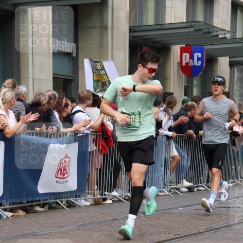 13.09.2026 - 21. swb-Marathon Bremen Strokosch-Dieckow http://msf.ph/oto/10427155 13.09.2026 13:07:01 Ziel 1540, 1863, 2706, 3043, 3118, 4743, 4808, 6053, 7636, 7876, 8060, 8098, 8467, 8980, 9927, 521, 749, 788, 1009, 3127, 3794, 3973, 4574, 5238, 6784, 6951, 8580, 8888, 9708 meine-sportfotos.de