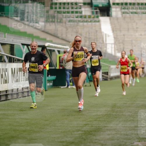 13.09.2026 - 21. swb-Marathon Bremen Michael Burmester http://msf.ph/oto/10427161 13.09.2026 10:17:55 Laufen im Stadion 10597, 12457, 12458, 13501, 13504, 13510, 13515, 13517, 13522, 13533, 13536, 13542, 13543, 13554, 13561, 13567, 13569, 13571, 13572, 13573, 13576, 13579, 13582, 13602, 13603, 13604, 13623, 13630, 13632, 13635, 13643, 13525 meine-sportfotos.de