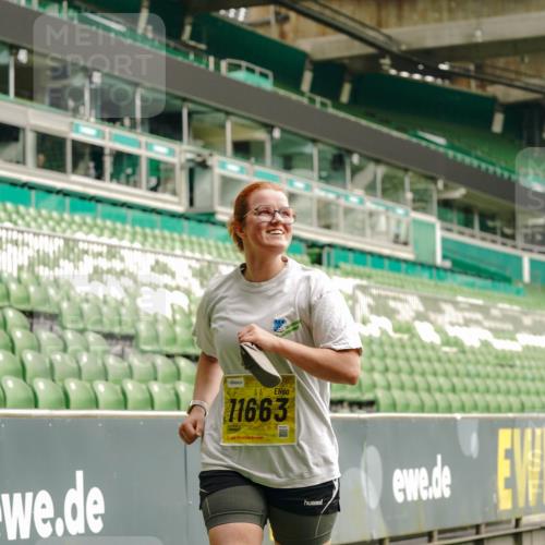 13.09.2026 - 21. swb-Marathon Bremen Michael Burmester http://msf.ph/oto/10427162 13.09.2026 10:50:48 Laufen im Stadion 10533, 10534, 10573, 10627, 10650, 10667, 10710, 11031, 11195, 11266, 11352, 11496, 11712, 11780, 11807, 12377, 12408, 12440, 12535, 10161, 10264, 10292, 10349, 10535, 10732, 10895, 10925, 10933, 10970, 11104, 11262, 11296, 11423, 11443, 11457, 11529, 11530, 11546, 11573, 11579, 11639, 11663, 11675, 11698, 12083, 12157, 12340, 12444, 12472 meine-sportfotos.de
