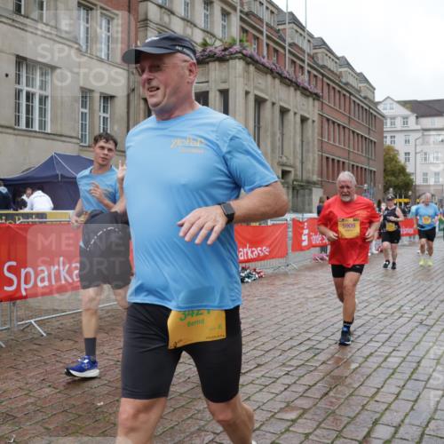13.09.2026 - Kiel Lauf Yannick Fuchs http://msf.ph/oto/10427172 13.09.2026 11:06:02 Ziel 799, 1111, 1359, 2781, 2782, 3475, 3618, 4392, 4980, 5187, 5229, 5756, 6307, 6823, 7045, 7452, 7942, 8295, 8452, 9016, 9757, 10830, 11218, 11372, 12048, 12133, 12356, 12646, 12647, 1491, 2365, 2959, 3352, 3421, 4058, 4148, 4153, 4764, 4979, 5526, 5888, 5909, 5925, 5954, 6162, 6668, 7899, 8323, 8334, 8498, 8879, 9279, 9480, 9589, 9747, 10386, 10557, 10599, 11049, 11618, 12012, 12233, 12649, 458, 631, 710, 824, 2179, 3201, 3966, 4095, 8163, 8400, 9781 meine-sportfotos.de