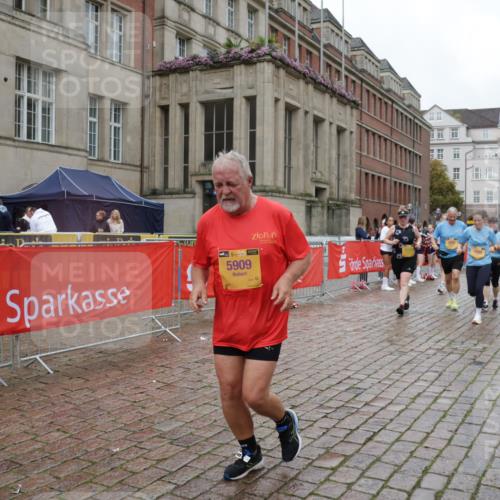 13.09.2026 - Kiel Lauf Yannick Fuchs http://msf.ph/oto/10427183 13.09.2026 11:06:04 Ziel 799, 1111, 1359, 2781, 2782, 3475, 3618, 4392, 4980, 5187, 5229, 5756, 6307, 6823, 7045, 7452, 7942, 8295, 8452, 9016, 9757, 10830, 11218, 11372, 12048, 12133, 12356, 12646, 12647, 1491, 2365, 2959, 3352, 4058, 4148, 4153, 4764, 4979, 5526, 5888, 5909, 5925, 5954, 6162, 6668, 7899, 8323, 8334, 8498, 8879, 9279, 9480, 9589, 9747, 10386, 10557, 10599, 11049, 11618, 12012, 12233, 12649, 458, 560, 631, 710, 824, 2179, 3201, 3966, 4095, 4614, 8163, 8400, 9781 meine-sportfotos.de