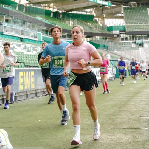 13.09.2026 - 21. swb-Marathon Bremen Michael Burmester http://msf.ph/oto/10427185 13.09.2026 13:02:25 Laufen im Stadion 150, 282, 318, 440, 531, 722, 930, 936, 946, 1006, 1014, 1067, 1163, 1250, 1436, 1448, 1460, 1582, 1611, 1896, 2033, 2047, 2062, 2276, 2292, 2345, 2364, 2370, 2378, 2421, 2491, 2513, 2561, 2627, 2638, 2666, 2668, 2779, 2900, 2987, 3013, 3044, 3114, 3135, 3163, 3164, 3187, 3248, 3258, 3294, 3334, 3372, 3374, 3375, 3392, 3460, 3496, 3526, 3527, 3576, 3585, 3603, 3667, 3721, 3806, 3852, 3893, 3938, 3970, 3983, 4000, 4077, 4133, 4506, 4558 meine-sportfotos.de