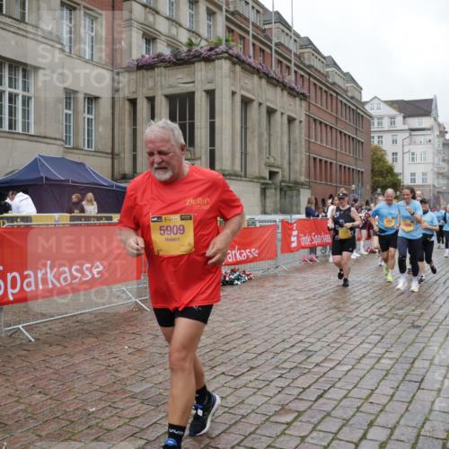 13.09.2026 - Kiel Lauf Yannick Fuchs http://msf.ph/oto/10427187 13.09.2026 11:06:04 Ziel 799, 1111, 1359, 2781, 2782, 3475, 3618, 4392, 4980, 5187, 5229, 5756, 6307, 6823, 7045, 7452, 7942, 8295, 8452, 9016, 9757, 10830, 11218, 11372, 12048, 12133, 12356, 12646, 12647, 1491, 2365, 2959, 3352, 4058, 4148, 4153, 4764, 4979, 5526, 5888, 5909, 5925, 5954, 6162, 6668, 7899, 8323, 8334, 8498, 8879, 9279, 9480, 9589, 9747, 10386, 10557, 10599, 11049, 11618, 12012, 12233, 12649, 458, 560, 631, 710, 824, 2179, 3201, 3966, 4095, 4614, 8163, 8400, 9781 meine-sportfotos.de