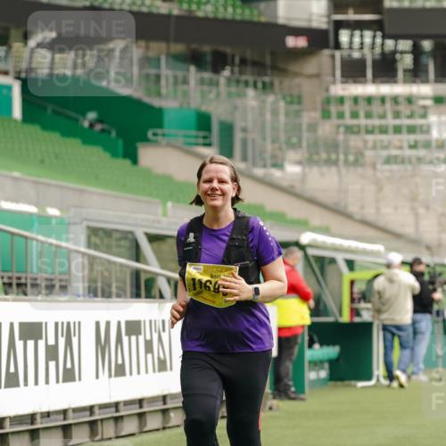 13.09.2026 - 21. swb-Marathon Bremen Michael Burmester http://msf.ph/oto/10427192 13.09.2026 10:50:52 Laufen im Stadion 10533, 10534, 10573, 10627, 10650, 10667, 10710, 10968, 11031, 11195, 11266, 11352, 11496, 11712, 11780, 11807, 12377, 12408, 12440, 12535, 10161, 10264, 10292, 10349, 10440, 10535, 10732, 10789, 10895, 10925, 10933, 10970, 11104, 11262, 11296, 11423, 11443, 11457, 11529, 11530, 11546, 11573, 11579, 11639, 11663, 11675, 11698, 12083, 12157, 12340, 12444, 12471, 12472, 12561 meine-sportfotos.de