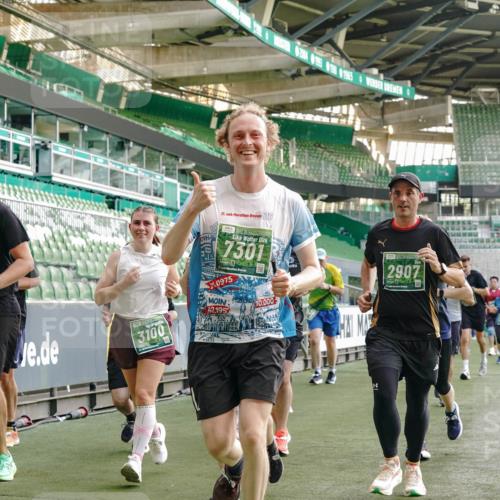 13.09.2026 - 21. swb-Marathon Bremen Michael Burmester http://msf.ph/oto/10427202 13.09.2026 13:25:35 Laufen im Stadion 202, 213, 294, 505, 530, 543, 548, 645, 723, 752, 815, 818, 966, 1283, 1410, 1443, 1459, 1463, 1471, 1473, 1487, 1491, 1504, 1515, 1530, 1561, 1618, 1744, 1828, 1830, 1953, 2058, 2059, 2095, 2211, 2267, 2271, 2298, 2308, 2312, 2323, 2354, 2382, 2384, 2483, 2497, 2506, 2508, 2554, 2558, 2571, 2591, 2592, 2644, 2656, 2675, 2752, 2762, 2776, 2833, 2878, 2896, 2970, 2981, 3005, 3047, 3062, 3097, 3142, 3172, 3211, 3259, 3298, 3306, 3329, 3359, 3381, 3390, 3433 meine-sportfotos.de