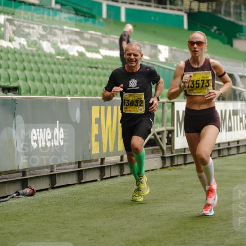13.09.2026 - 21. swb-Marathon Bremen Michael Burmester http://msf.ph/oto/10427204 13.09.2026 10:17:58 Laufen im Stadion 10597, 12457, 12458, 13501, 13504, 13510, 13515, 13517, 13522, 13533, 13536, 13542, 13543, 13554, 13561, 13564, 13569, 13571, 13572, 13573, 13576, 13579, 13582, 13602, 13603, 13604, 13623, 13630, 13632, 13635, 13639, 13643, 13525 meine-sportfotos.de