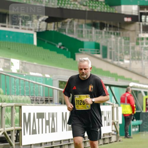 13.09.2026 - 21. swb-Marathon Bremen Michael Burmester http://msf.ph/oto/10427247 13.09.2026 10:51:05 Laufen im Stadion 10533, 10534, 10573, 10627, 10650, 10667, 10710, 10968, 11025, 11031, 11195, 11266, 11352, 11496, 11780, 11807, 12377, 12408, 12440, 12535, 12546, 10161, 10264, 10292, 10349, 10407, 10440, 10535, 10732, 10789, 10895, 10925, 10933, 10970, 11104, 11262, 11423, 11443, 11457, 11573, 11579, 11639, 11663, 11698, 12083, 12157, 12340, 12444, 12471, 12472, 12542, 12561 meine-sportfotos.de