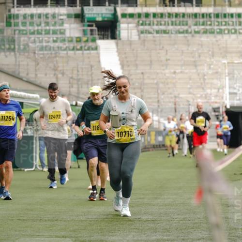 13.09.2026 - 21. swb-Marathon Bremen Michael Burmester http://msf.ph/oto/10427281 13.09.2026 10:51:26 Laufen im Stadion 10387, 10533, 10534, 10573, 10627, 10650, 10667, 10968, 11025, 11031, 11161, 11195, 11266, 11341, 11352, 11496, 11538, 11780, 11807, 12377, 12408, 12535, 12546, 10264, 10292, 10349, 10407, 10440, 10732, 10789, 10925, 10933, 11104, 11262, 11423, 11443, 11541, 11573, 11579, 11639, 11663, 11698, 11980, 12083, 12157, 12340, 12444, 12471, 12472, 12542, 12561 meine-sportfotos.de