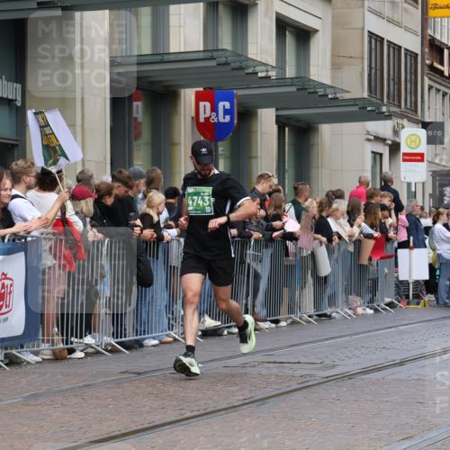13.09.2026 - 21. swb-Marathon Bremen Strokosch-Dieckow http://msf.ph/oto/10427289 13.09.2026 13:07:08 Ziel 819, 1863, 2135, 2706, 3043, 3118, 4743, 4808, 5570, 7803, 8060, 8098, 8467, 8611, 8980, 9035, 521, 749, 1540, 3127, 3794, 3973, 4574, 6053, 7636, 7876, 8580, 8888, 9708, 9927 meine-sportfotos.de