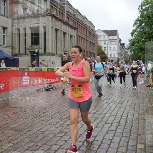 13.09.2026 - Kiel Lauf Yannick Fuchs http://msf.ph/oto/10427300 13.09.2026 11:06:17 Ziel 458, 631, 710, 824, 2179, 3201, 3966, 4095, 5403, 5435, 6124, 6125, 6754, 8163, 8299, 8400, 8429, 9781, 10143, 10329, 10537, 10841, 11028, 11029, 12686, 799, 1111, 1359, 2781, 2782, 2959, 3475, 3618, 4058, 4148, 4153, 4392, 4764, 4980, 5187, 5229, 5526, 5756, 5925, 6307, 6668, 6823, 7045, 7452, 7942, 8295, 8323, 8452, 8498, 8879, 9016, 9279, 9757, 10386, 10557, 10830, 11049, 11218, 11372, 12048, 12133, 12233, 12356, 12646, 12647, 12649, 219, 560, 4614, 5141 meine-sportfotos.de