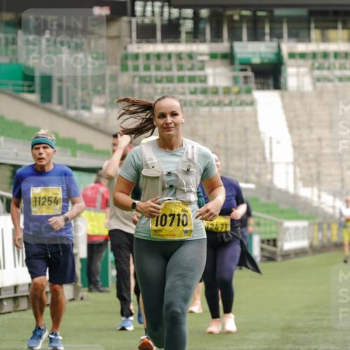 13.09.2026 - 21. swb-Marathon Bremen Michael Burmester http://msf.ph/oto/10427306 13.09.2026 10:51:30 Laufen im Stadion 10387, 10533, 10534, 10573, 10627, 10650, 10667, 10967, 10968, 11025, 11031, 11161, 11195, 11266, 11341, 11352, 11496, 11538, 11780, 11807, 12377, 12408, 12535, 12546, 10264, 10292, 10349, 10407, 10440, 10732, 10789, 10925, 10933, 11104, 11262, 11423, 11443, 11541, 11639, 11663, 11698, 11980, 12083, 12157, 12340, 12444, 12471, 12472, 12542, 12561 meine-sportfotos.de