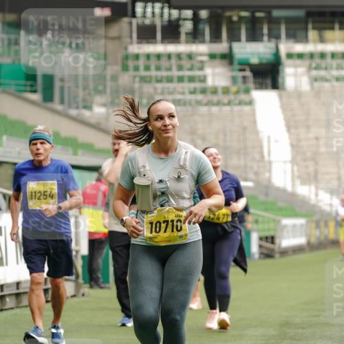 13.09.2026 - 21. swb-Marathon Bremen Michael Burmester http://msf.ph/oto/10427315 13.09.2026 10:51:30 Laufen im Stadion 10387, 10533, 10534, 10573, 10627, 10650, 10667, 10967, 10968, 11025, 11031, 11161, 11195, 11266, 11341, 11352, 11496, 11538, 11780, 11807, 12377, 12408, 12535, 12546, 10264, 10292, 10349, 10407, 10440, 10732, 10789, 10925, 10933, 11104, 11262, 11423, 11443, 11541, 11639, 11663, 11698, 11980, 12083, 12157, 12340, 12444, 12471, 12472, 12542, 12561 meine-sportfotos.de