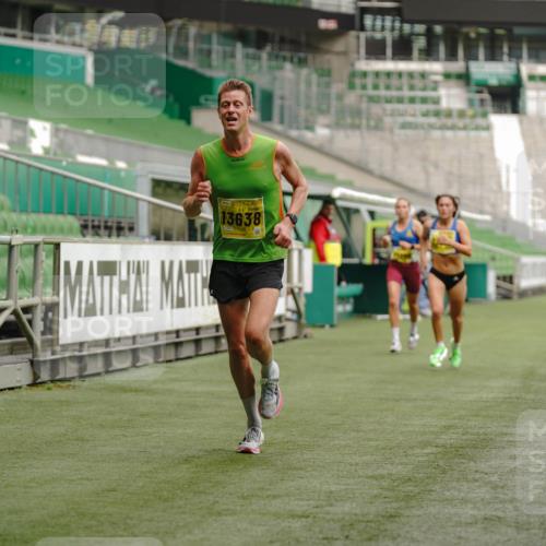 13.09.2026 - 21. swb-Marathon Bremen Michael Burmester http://msf.ph/oto/10427343 13.09.2026 10:18:05 Laufen im Stadion 12457, 12458, 13504, 13510, 13517, 13522, 13533, 13534, 13536, 13542, 13543, 13554, 13561, 13564, 13569, 13571, 13572, 13573, 13576, 13579, 13582, 13599, 13602, 13603, 13604, 13618, 13623, 13630, 13632, 13638, 13639, 13643, 13525 meine-sportfotos.de
