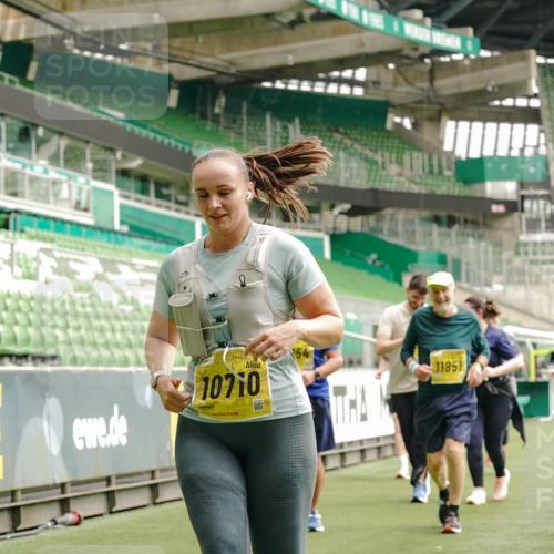 13.09.2026 - 21. swb-Marathon Bremen Michael Burmester http://msf.ph/oto/10427355 13.09.2026 10:51:35 Laufen im Stadion 10387, 10533, 10534, 10573, 10627, 10650, 10667, 10967, 10968, 11017, 11025, 11031, 11161, 11195, 11266, 11341, 11352, 11496, 11538, 11807, 12377, 12408, 12535, 12546, 10264, 10292, 10349, 10407, 10440, 10732, 10789, 10925, 11104, 11262, 11423, 11443, 11541, 11663, 11698, 11980, 12083, 12157, 12340, 12444, 12471, 12472, 12542, 12561 meine-sportfotos.de