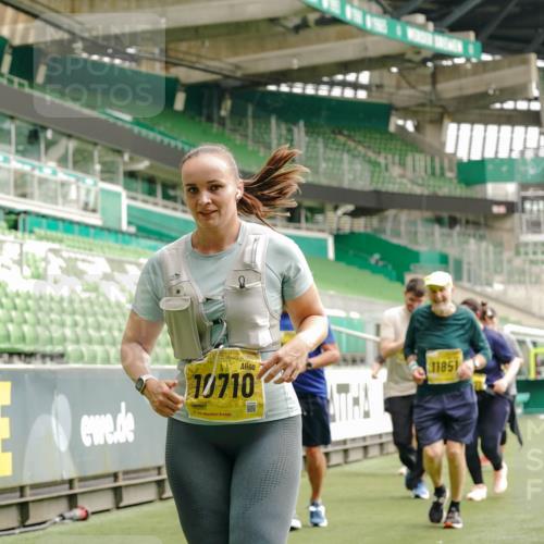 13.09.2026 - 21. swb-Marathon Bremen Michael Burmester http://msf.ph/oto/10427362 13.09.2026 10:51:35 Laufen im Stadion 10387, 10533, 10534, 10573, 10627, 10650, 10667, 10967, 10968, 11017, 11025, 11031, 11161, 11195, 11266, 11341, 11352, 11496, 11538, 11807, 12377, 12408, 12535, 12546, 10264, 10292, 10349, 10407, 10440, 10732, 10789, 10925, 11104, 11262, 11423, 11443, 11541, 11663, 11698, 11980, 12083, 12157, 12340, 12444, 12471, 12472, 12542, 12561 meine-sportfotos.de