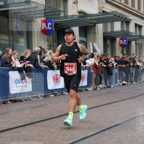 13.09.2026 - 21. swb-Marathon Bremen Strokosch-Dieckow http://msf.ph/oto/10427403 13.09.2026 13:07:16 Ziel 819, 2135, 2706, 3043, 4743, 4990, 5570, 5976, 7558, 7803, 8060, 8098, 8467, 8611, 8737, 9035, 9356, 749, 1540, 1863, 3118, 3794, 3973, 4808, 6053, 7636, 7876, 8980, 9708, 9927 meine-sportfotos.de