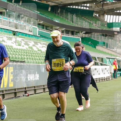 13.09.2026 - 21. swb-Marathon Bremen Michael Burmester http://msf.ph/oto/10427410 13.09.2026 10:51:39 Laufen im Stadion 10387, 10533, 10534, 10573, 10627, 10650, 10967, 10968, 11017, 11025, 11161, 11195, 11266, 11341, 11352, 11444, 11496, 11538, 11807, 12377, 12408, 12535, 12546, 10264, 10292, 10349, 10407, 10440, 10732, 10789, 10925, 11104, 11262, 11423, 11443, 11541, 11663, 11698, 11980, 12083, 12157, 12340, 12444, 12471, 12472, 12542, 12561 meine-sportfotos.de