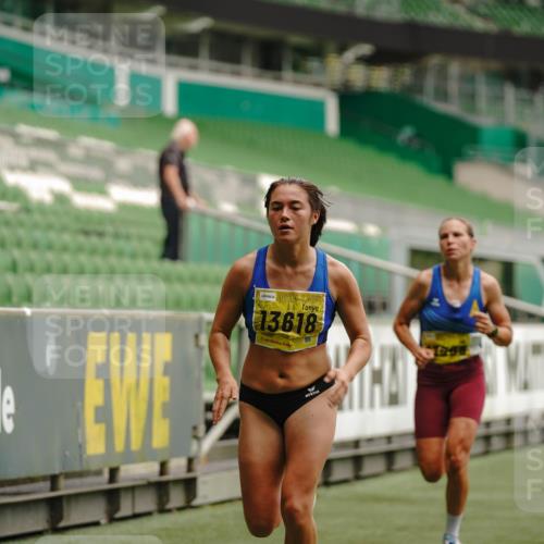 13.09.2026 - 21. swb-Marathon Bremen Michael Burmester http://msf.ph/oto/10427421 13.09.2026 10:18:09 Laufen im Stadion 12457, 12458, 13504, 13510, 13517, 13522, 13533, 13534, 13536, 13542, 13543, 13554, 13561, 13564, 13569, 13571, 13572, 13573, 13576, 13579, 13582, 13599, 13602, 13603, 13604, 13618, 13623, 13630, 13632, 13638, 13639, 13643, 13525 meine-sportfotos.de