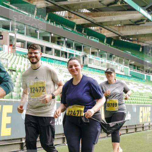 13.09.2026 - 21. swb-Marathon Bremen Michael Burmester http://msf.ph/oto/10427447 13.09.2026 10:51:42 Laufen im Stadion 10387, 10533, 10534, 10573, 10627, 10650, 10967, 10968, 11017, 11025, 11161, 11195, 11266, 11341, 11352, 11444, 11496, 11538, 11807, 12377, 12408, 12535, 12546, 10264, 10292, 10407, 10440, 10732, 10754, 10789, 10925, 11104, 11262, 11423, 11443, 11541, 11663, 11698, 11980, 12083, 12157, 12340, 12444, 12471, 12472, 12542, 12561 meine-sportfotos.de