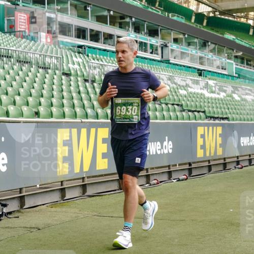 13.09.2026 - 21. swb-Marathon Bremen Michael Burmester http://msf.ph/oto/10427449 13.09.2026 13:02:34 Laufen im Stadion 150, 282, 440, 531, 722, 762, 930, 936, 940, 946, 1006, 1014, 1067, 1163, 1250, 1436, 1448, 1460, 1582, 1611, 1896, 2033, 2047, 2062, 2276, 2292, 2345, 2364, 2378, 2421, 2491, 2513, 2638, 2666, 2668, 2779, 2900, 2987, 3013, 3044, 3114, 3135, 3163, 3164, 3187, 3248, 3258, 3294, 3334, 3360, 3372, 3374, 3375, 3392, 3460, 3496, 3526, 3527, 3576, 3585, 3603, 3667, 3721, 3806, 3852, 3893, 3938, 3970, 3983, 4000, 4077, 4133, 4506, 4558 meine-sportfotos.de