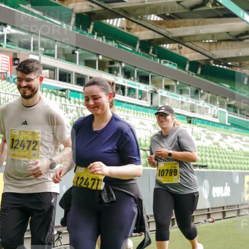 13.09.2026 - 21. swb-Marathon Bremen Michael Burmester http://msf.ph/oto/10427460 13.09.2026 10:51:42 Laufen im Stadion 10387, 10533, 10534, 10573, 10627, 10650, 10967, 10968, 11017, 11025, 11161, 11195, 11266, 11341, 11352, 11444, 11496, 11538, 11807, 12377, 12408, 12535, 12546, 10264, 10292, 10407, 10440, 10732, 10754, 10789, 10925, 11104, 11262, 11423, 11443, 11541, 11663, 11698, 11980, 12083, 12157, 12340, 12444, 12471, 12472, 12542, 12561 meine-sportfotos.de