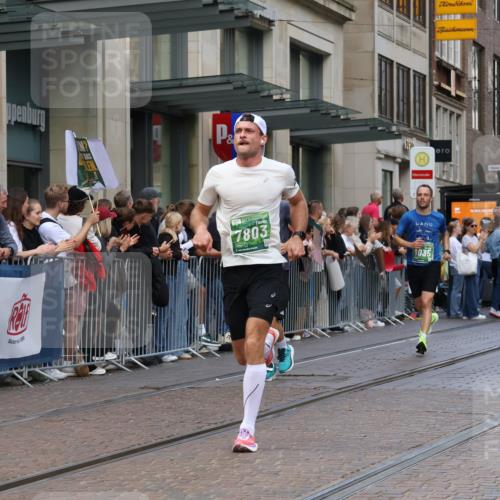13.09.2026 - 21. swb-Marathon Bremen Strokosch-Dieckow http://msf.ph/oto/10427465 13.09.2026 13:07:20 Ziel 819, 969, 2135, 2706, 4732, 4852, 4990, 5570, 5976, 7558, 7803, 8060, 8098, 8467, 8611, 8737, 9035, 9356, 1540, 1863, 2706, 3043, 3118, 3794, 3973, 4743, 4808, 6053, 7636, 7876, 8098, 8980, 9708, 9927 meine-sportfotos.de