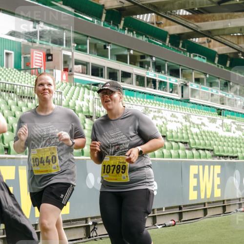 13.09.2026 - 21. swb-Marathon Bremen Michael Burmester http://msf.ph/oto/10427470 13.09.2026 10:51:43 Laufen im Stadion 10387, 10533, 10534, 10573, 10627, 10650, 10967, 10968, 11017, 11025, 11161, 11195, 11266, 11341, 11352, 11444, 11496, 11538, 11807, 12377, 12408, 12535, 12546, 10264, 10292, 10407, 10413, 10440, 10732, 10754, 10789, 10925, 11104, 11262, 11423, 11443, 11541, 11663, 11698, 11980, 12083, 12157, 12340, 12444, 12471, 12472, 12542, 12561 meine-sportfotos.de