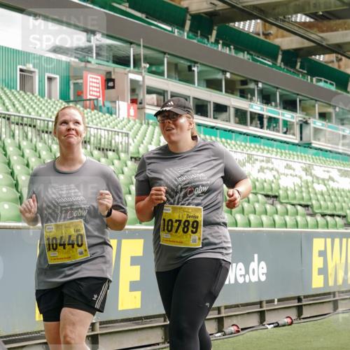 13.09.2026 - 21. swb-Marathon Bremen Michael Burmester http://msf.ph/oto/10427489 13.09.2026 10:51:43 Laufen im Stadion 10387, 10533, 10534, 10573, 10627, 10650, 10967, 10968, 11017, 11025, 11161, 11195, 11266, 11341, 11352, 11444, 11496, 11538, 11807, 12377, 12408, 12535, 12546, 10264, 10292, 10407, 10413, 10440, 10732, 10754, 10789, 10925, 11104, 11262, 11423, 11443, 11541, 11663, 11698, 11980, 12083, 12157, 12340, 12444, 12471, 12472, 12542, 12561 meine-sportfotos.de