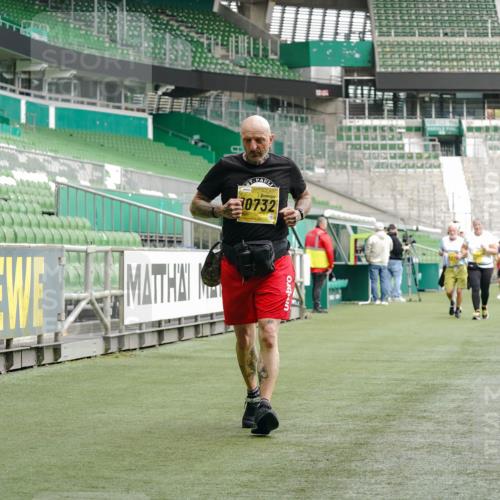 13.09.2026 - 21. swb-Marathon Bremen Michael Burmester http://msf.ph/oto/10427531 13.09.2026 10:51:50 Laufen im Stadion 10387, 10533, 10534, 10573, 10650, 10967, 10968, 11017, 11025, 11161, 11195, 11341, 11352, 11444, 11496, 11538, 11807, 12377, 12408, 12535, 12546, 10264, 10292, 10407, 10413, 10440, 10732, 10754, 10789, 10925, 11104, 11254, 11262, 11423, 11443, 11541, 11663, 11698, 11851, 11942, 11980, 12083, 12157, 12340, 12444, 12471, 12472, 12542, 12561 meine-sportfotos.de
