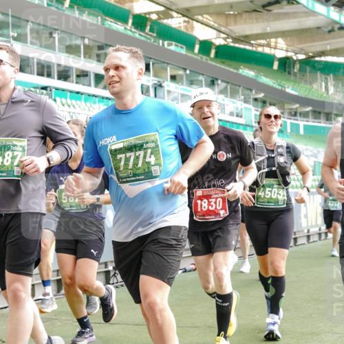13.09.2026 - 21. swb-Marathon Bremen Michael Burmester http://msf.ph/oto/10427558 13.09.2026 13:25:48 Laufen im Stadion 202, 213, 294, 505, 530, 543, 645, 723, 815, 818, 966, 1077, 1283, 1410, 1443, 1459, 1463, 1473, 1487, 1491, 1504, 1515, 1530, 1561, 1618, 1744, 1828, 1830, 1953, 2058, 2059, 2095, 2211, 2267, 2271, 2298, 2308, 2312, 2323, 2354, 2382, 2384, 2497, 2506, 2508, 2554, 2558, 2576, 2591, 2592, 2644, 2656, 2675, 2752, 2762, 2817, 2833, 2878, 2896, 2965, 2970, 2981, 3005, 3047, 3062, 3097, 3142, 3172, 3211, 3259, 3298, 3306, 3329, 3359, 3390, 3433, 3629 meine-sportfotos.de