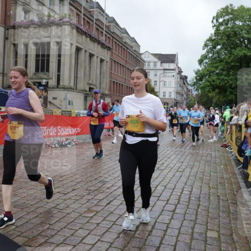 13.09.2026 - Kiel Lauf Yannick Fuchs http://msf.ph/oto/10427564 13.09.2026 11:06:49 Ziel 2041, 3213, 5565, 6931, 7145, 7329, 8029, 8704, 8822, 9467, 9729, 11559, 219, 458, 560, 631, 710, 805, 824, 2179, 3201, 3712, 3966, 4095, 4312, 4421, 4614, 5141, 5403, 5435, 6124, 6125, 6754, 7008, 7664, 8299, 8400, 8429, 9022, 9182, 9781, 9830, 10143, 10329, 10497, 10537, 10545, 10841, 11900, 12188, 12195, 1294, 1894, 3004, 3401, 4683, 4945, 5527, 6541, 6734, 7741, 8911, 9218, 10591, 10977, 824, 3966, 8163, 8400, 9781 meine-sportfotos.de