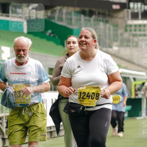 13.09.2026 - 21. swb-Marathon Bremen Michael Burmester http://msf.ph/oto/10427606 13.09.2026 10:52:05 Laufen im Stadion 10317, 10387, 10533, 10534, 10573, 10650, 10967, 10968, 11017, 11025, 11161, 11195, 11341, 11352, 11444, 11496, 11538, 11807, 12377, 12408, 12535, 12546, 10264, 10292, 10407, 10413, 10440, 10732, 10754, 10789, 10925, 11104, 11254, 11262, 11423, 11443, 11541, 11663, 11698, 11851, 11942, 11980, 12083, 12340, 12444, 12471, 12472, 12542, 12561 meine-sportfotos.de