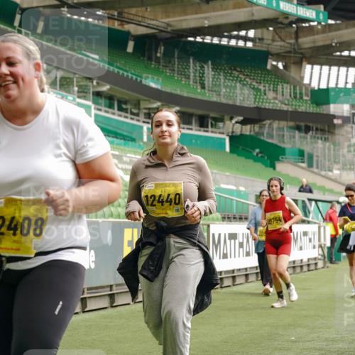 13.09.2026 - 21. swb-Marathon Bremen Michael Burmester http://msf.ph/oto/10427610 13.09.2026 10:52:09 Laufen im Stadion 10317, 10387, 10533, 10534, 10573, 10650, 10967, 10968, 11017, 11025, 11161, 11195, 11341, 11352, 11444, 11496, 11538, 11807, 12377, 12408, 12535, 12546, 10264, 10292, 10407, 10413, 10440, 10732, 10754, 10789, 10925, 11104, 11254, 11262, 11423, 11443, 11541, 11663, 11698, 11712, 11851, 11942, 11980, 12083, 12340, 12444, 12471, 12472, 12542, 12561 meine-sportfotos.de