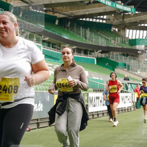 13.09.2026 - 21. swb-Marathon Bremen Michael Burmester http://msf.ph/oto/10427617 13.09.2026 10:52:09 Laufen im Stadion 10317, 10387, 10533, 10534, 10573, 10650, 10967, 10968, 11017, 11025, 11161, 11195, 11341, 11352, 11444, 11496, 11538, 11807, 12377, 12408, 12535, 12546, 10264, 10292, 10407, 10413, 10440, 10732, 10754, 10789, 10925, 11104, 11254, 11262, 11423, 11443, 11541, 11663, 11698, 11712, 11851, 11942, 11980, 12083, 12340, 12444, 12471, 12472, 12542, 12561 meine-sportfotos.de