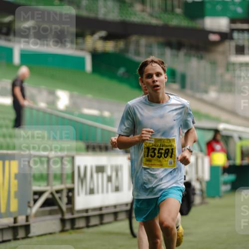 13.09.2026 - 21. swb-Marathon Bremen Michael Burmester http://msf.ph/oto/10427624 13.09.2026 10:18:22 Laufen im Stadion 11652, 12457, 12458, 13504, 13510, 13522, 13533, 13534, 13536, 13543, 13550, 13554, 13561, 13564, 13569, 13571, 13572, 13573, 13576, 13579, 13581, 13582, 13599, 13602, 13603, 13604, 13618, 13622, 13630, 13632, 13638, 13639, 13643, 13525, 13627 meine-sportfotos.de