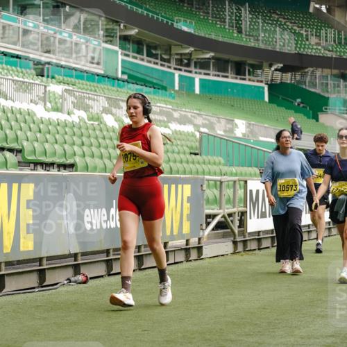 13.09.2026 - 21. swb-Marathon Bremen Michael Burmester http://msf.ph/oto/10427647 13.09.2026 10:52:12 Laufen im Stadion 10317, 10387, 10533, 10534, 10573, 10650, 10967, 10968, 11017, 11025, 11161, 11195, 11341, 11352, 11444, 11496, 11538, 11807, 12377, 12408, 12535, 12546, 10264, 10292, 10407, 10413, 10440, 10732, 10754, 10789, 10925, 11104, 11254, 11262, 11423, 11443, 11541, 11663, 11698, 11712, 11851, 11942, 11980, 12083, 12340, 12444, 12471, 12472, 12542, 12561 meine-sportfotos.de