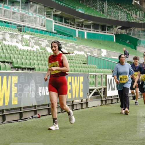 13.09.2026 - 21. swb-Marathon Bremen Michael Burmester http://msf.ph/oto/10427657 13.09.2026 10:52:12 Laufen im Stadion 10317, 10387, 10533, 10534, 10573, 10650, 10967, 10968, 11017, 11025, 11161, 11195, 11341, 11352, 11444, 11496, 11538, 11807, 12377, 12408, 12535, 12546, 10264, 10292, 10407, 10413, 10440, 10732, 10754, 10789, 10925, 11104, 11254, 11262, 11423, 11443, 11541, 11663, 11698, 11712, 11851, 11942, 11980, 12083, 12340, 12444, 12471, 12472, 12542, 12561 meine-sportfotos.de