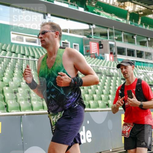 13.09.2026 - 21. swb-Marathon Bremen Michael Burmester http://msf.ph/oto/10427677 13.09.2026 13:02:39 Laufen im Stadion 150, 282, 531, 722, 762, 930, 936, 940, 946, 1006, 1014, 1067, 1163, 1250, 1436, 1448, 1460, 1582, 1611, 1896, 2033, 2047, 2062, 2276, 2292, 2345, 2364, 2378, 2421, 2491, 2513, 2625, 2638, 2666, 2668, 2779, 2900, 2934, 2987, 3013, 3044, 3114, 3135, 3163, 3164, 3187, 3248, 3258, 3294, 3334, 3360, 3372, 3374, 3392, 3460, 3496, 3510, 3526, 3527, 3576, 3585, 3597, 3603, 3667, 3721, 3806, 3846, 3852, 3859, 3893, 3938, 3970, 3983, 4000, 4077, 4133, 4506, 4558 meine-sportfotos.de