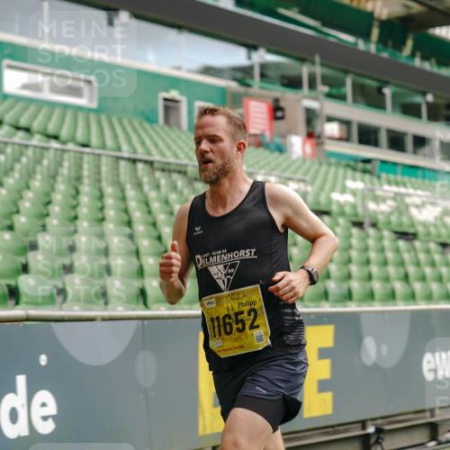 13.09.2026 - 21. swb-Marathon Bremen Michael Burmester http://msf.ph/oto/10427687 13.09.2026 10:18:34 Laufen im Stadion 10475, 11481, 11652, 12457, 12458, 13504, 13522, 13533, 13534, 13536, 13543, 13550, 13554, 13561, 13564, 13569, 13571, 13572, 13573, 13576, 13581, 13582, 13599, 13602, 13603, 13604, 13618, 13622, 13630, 13632, 13638, 13639, 13643, 13525, 13627 meine-sportfotos.de