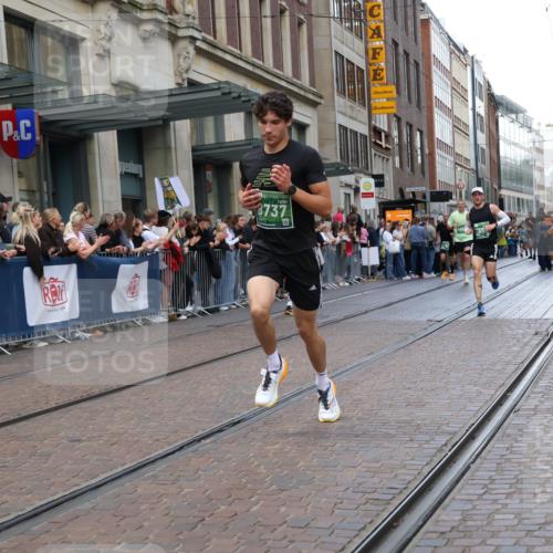 13.09.2026 - 21. swb-Marathon Bremen Strokosch-Dieckow http://msf.ph/oto/10427699 13.09.2026 13:07:29 Ziel 819, 969, 2135, 4732, 4852, 4990, 5570, 5976, 7558, 7803, 8611, 8737, 9035, 9356, 13160, 1863, 2706, 3043, 3118, 4743, 4808, 6053, 7636, 7803, 7876, 8060, 8098, 8467, 8980, 9927 meine-sportfotos.de