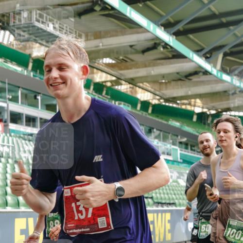 13.09.2026 - 21. swb-Marathon Bremen Michael Burmester http://msf.ph/oto/10427702 13.09.2026 13:25:54 Laufen im Stadion 202, 213, 294, 390, 505, 530, 543, 645, 723, 815, 818, 833, 966, 1077, 1283, 1410, 1443, 1459, 1473, 1487, 1491, 1504, 1515, 1530, 1561, 1618, 1744, 1828, 1830, 1953, 2058, 2059, 2211, 2267, 2271, 2273, 2298, 2308, 2354, 2382, 2384, 2428, 2497, 2506, 2508, 2554, 2558, 2576, 2591, 2592, 2644, 2656, 2675, 2752, 2762, 2817, 2833, 2878, 2896, 2965, 2970, 2981, 3005, 3047, 3062, 3084, 3097, 3142, 3172, 3211, 3259, 3298, 3306, 3329, 3359, 3390, 3433, 3629 meine-sportfotos.de