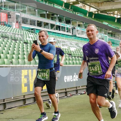 13.09.2026 - 21. swb-Marathon Bremen Michael Burmester http://msf.ph/oto/10427704 13.09.2026 13:02:40 Laufen im Stadion 150, 282, 531, 596, 722, 762, 930, 936, 940, 946, 1006, 1014, 1067, 1163, 1250, 1436, 1448, 1458, 1460, 1582, 1611, 1896, 2033, 2047, 2062, 2276, 2292, 2345, 2364, 2378, 2421, 2491, 2513, 2625, 2638, 2666, 2668, 2779, 2900, 2934, 2987, 3013, 3044, 3114, 3135, 3163, 3164, 3187, 3248, 3258, 3294, 3334, 3360, 3372, 3374, 3392, 3460, 3496, 3510, 3526, 3527, 3576, 3585, 3597, 3603, 3667, 3721, 3806, 3846, 3852, 3859, 3893, 3938, 3970, 3983, 4000, 4077, 4133, 4506, 4558 meine-sportfotos.de