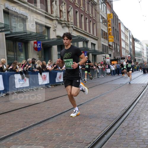 13.09.2026 - 21. swb-Marathon Bremen Strokosch-Dieckow http://msf.ph/oto/10427710 13.09.2026 13:07:29 Ziel 819, 969, 2135, 4732, 4852, 4990, 5570, 5976, 7558, 7803, 8611, 8737, 9035, 9356, 13160, 1863, 2706, 3043, 3118, 4743, 4808, 6053, 7636, 7803, 7876, 8060, 8098, 8467, 8980, 9927 meine-sportfotos.de