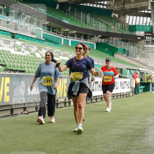 13.09.2026 - 21. swb-Marathon Bremen Michael Burmester http://msf.ph/oto/10427711 13.09.2026 10:52:16 Laufen im Stadion 10317, 10387, 10533, 10534, 10650, 10967, 10968, 11017, 11025, 11161, 11195, 11341, 11352, 11444, 11496, 11538, 11807, 12377, 12408, 12535, 12546, 10264, 10292, 10407, 10413, 10440, 10732, 10754, 10789, 10925, 11104, 11254, 11262, 11423, 11443, 11541, 11663, 11698, 11712, 11851, 11942, 11980, 12083, 12340, 12444, 12471, 12472, 12542, 12561 meine-sportfotos.de