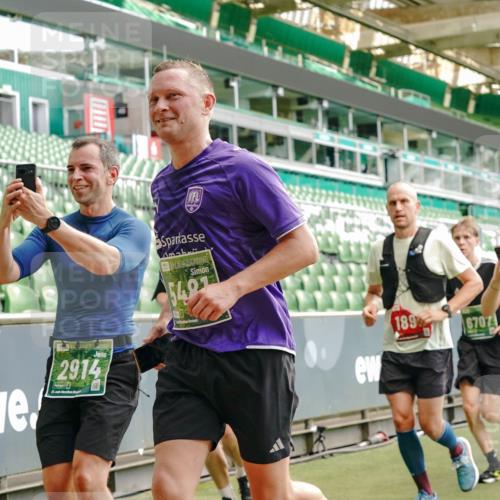 13.09.2026 - 21. swb-Marathon Bremen Michael Burmester http://msf.ph/oto/10427725 13.09.2026 13:02:40 Laufen im Stadion 150, 282, 531, 596, 722, 762, 930, 936, 940, 946, 1006, 1014, 1067, 1163, 1250, 1436, 1448, 1458, 1460, 1582, 1611, 1896, 2033, 2047, 2062, 2276, 2292, 2345, 2364, 2378, 2421, 2491, 2513, 2625, 2638, 2666, 2668, 2779, 2900, 2934, 2987, 3013, 3044, 3114, 3135, 3163, 3164, 3187, 3248, 3258, 3294, 3334, 3360, 3372, 3374, 3392, 3460, 3496, 3510, 3526, 3527, 3576, 3585, 3597, 3603, 3667, 3721, 3806, 3846, 3852, 3859, 3893, 3938, 3970, 3983, 4000, 4077, 4133, 4506, 4558 meine-sportfotos.de