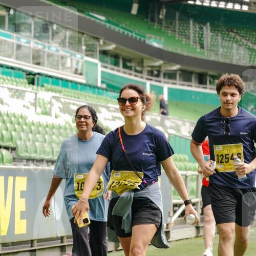 13.09.2026 - 21. swb-Marathon Bremen Michael Burmester http://msf.ph/oto/10427736 13.09.2026 10:52:17 Laufen im Stadion 10317, 10387, 10533, 10534, 10650, 10967, 10968, 11017, 11025, 11161, 11195, 11341, 11352, 11444, 11496, 11538, 11807, 12377, 12408, 12535, 12546, 10264, 10292, 10407, 10413, 10440, 10732, 10754, 10789, 10925, 11104, 11254, 11262, 11423, 11443, 11541, 11663, 11698, 11712, 11851, 11942, 11980, 12083, 12340, 12444, 12471, 12472, 12542, 12561 meine-sportfotos.de