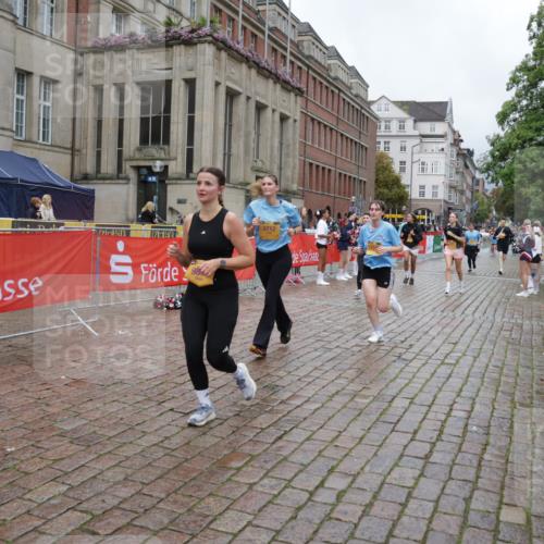 13.09.2026 - Kiel Lauf Yannick Fuchs http://msf.ph/oto/10427747 13.09.2026 11:07:06 Ziel 102, 1294, 1894, 3004, 3401, 4945, 5527, 6265, 6541, 6734, 7741, 8911, 10591, 10977, 11481, 219, 2041, 3213, 3712, 4312, 4421, 4683, 5565, 6931, 7008, 7145, 7329, 7664, 8029, 8704, 8822, 9022, 9218, 9467, 9729, 9830, 11559, 12188, 583, 733, 885, 1344, 1587, 2305, 4214, 5123, 5561, 5901, 6726, 9125, 10762, 10924, 11443, 12184, 12412, 219, 805, 3712, 5141, 9022, 9182, 9830, 10545, 11900, 12188, 12195 meine-sportfotos.de