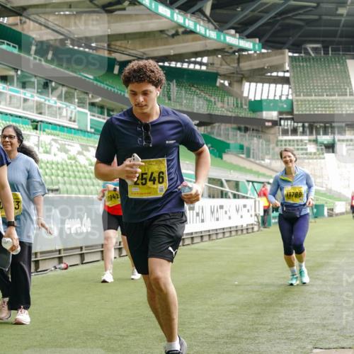 13.09.2026 - 21. swb-Marathon Bremen Michael Burmester http://msf.ph/oto/10427760 13.09.2026 10:52:18 Laufen im Stadion 10317, 10387, 10533, 10534, 10650, 10967, 10968, 11017, 11025, 11161, 11195, 11341, 11352, 11444, 11496, 11538, 11807, 12377, 12408, 12416, 12535, 12546, 10264, 10292, 10407, 10413, 10440, 10732, 10754, 10789, 10925, 11104, 11254, 11262, 11423, 11443, 11541, 11663, 11698, 11712, 11851, 11942, 11980, 12083, 12440, 12444, 12471, 12472, 12542, 12561 meine-sportfotos.de