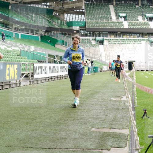 13.09.2026 - 21. swb-Marathon Bremen Michael Burmester http://msf.ph/oto/10427770 13.09.2026 10:52:19 Laufen im Stadion 10317, 10387, 10533, 10534, 10650, 10967, 10968, 11017, 11025, 11161, 11195, 11341, 11352, 11444, 11496, 11538, 11807, 12377, 12408, 12416, 12535, 12546, 10264, 10292, 10407, 10413, 10440, 10732, 10754, 10789, 10925, 11104, 11254, 11262, 11423, 11443, 11541, 11698, 11712, 11851, 11942, 11980, 12083, 12440, 12444, 12471, 12472, 12542, 12561 meine-sportfotos.de